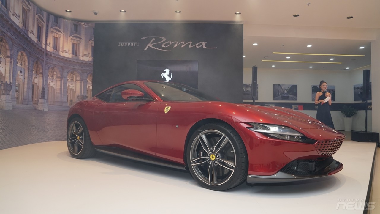 Cận cảnh Ferrari Roma giá hơn 21 tỷ đồng tại Việt Nam Cận cảnh Ferrari Roma giá hơn 21 tỷ đồng tại Việt Nam