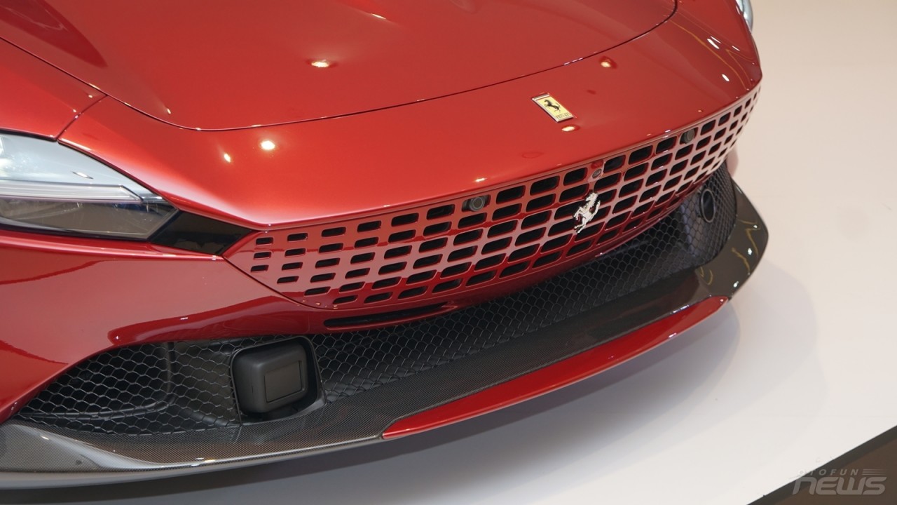 Cận cảnh Ferrari Roma giá hơn 21 tỷ đồng tại Việt Nam Cận cảnh Ferrari Roma giá hơn 21 tỷ đồng tại Việt Nam