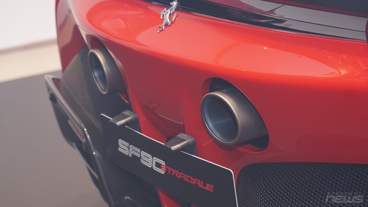 Cận cảnh SF90 Stradale siêu xe mạnh của Ferrari tại Việt Nam Cận cảnh SF90 Stradale siêu xe mạnh của Ferrari tại Việt Nam