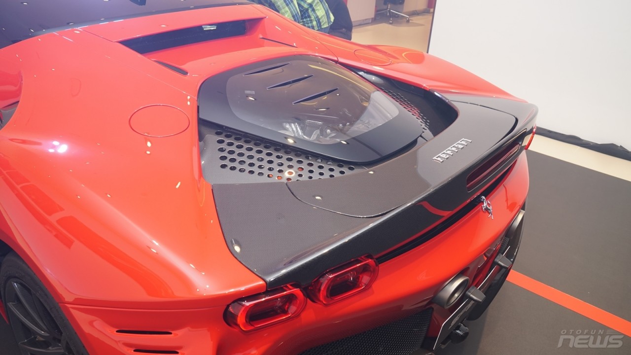 Cận cảnh SF90 Stradale siêu xe mạnh của Ferrari tại Việt Nam Cận cảnh SF90 Stradale siêu xe mạnh của Ferrari tại Việt Nam