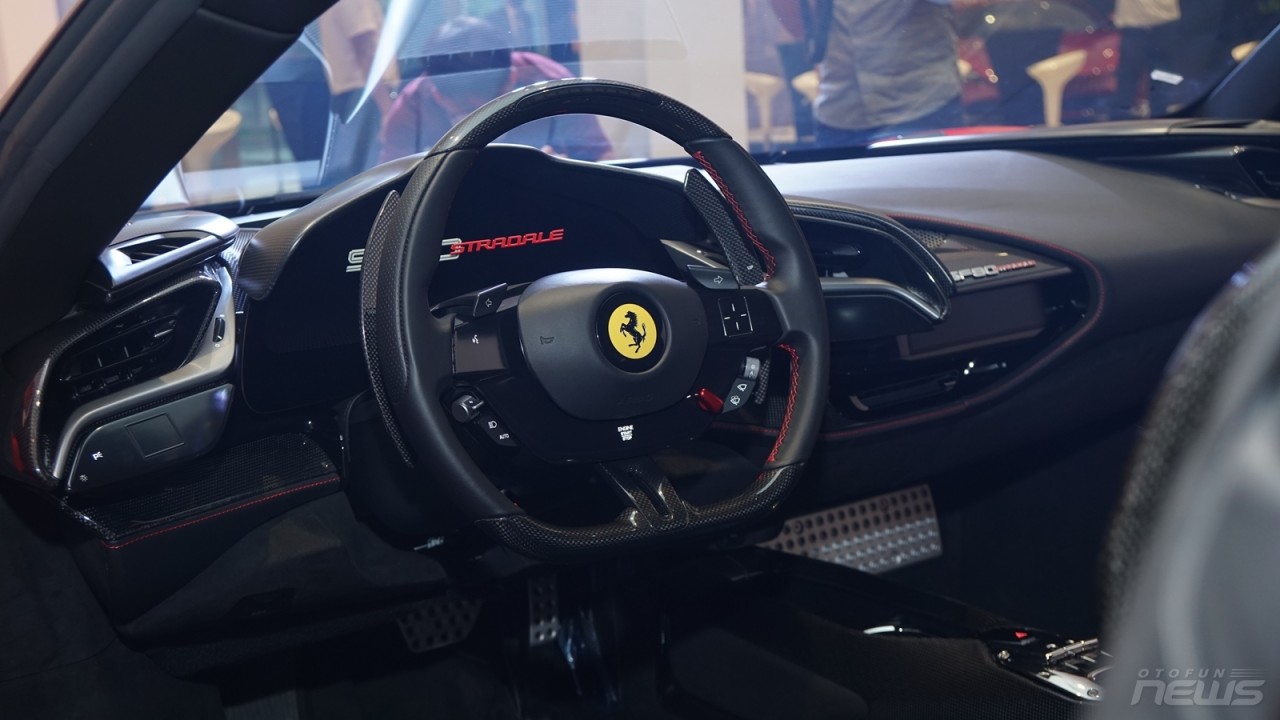 Cận cảnh SF90 Stradale siêu xe mạnh của Ferrari tại Việt Nam Cận cảnh SF90 Stradale siêu xe mạnh của Ferrari tại Việt Nam