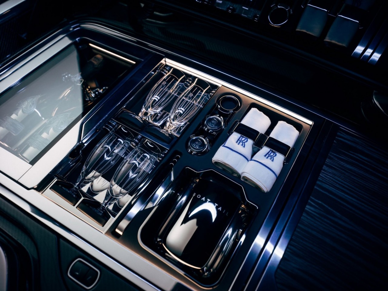 Rolls-Royce trình làng xe siêu sang mui trần mới mang tên ‘Boat Tail’ Rolls-Royce trình làng xe siêu sang mui trần mới mang tên ‘Boat Tail’