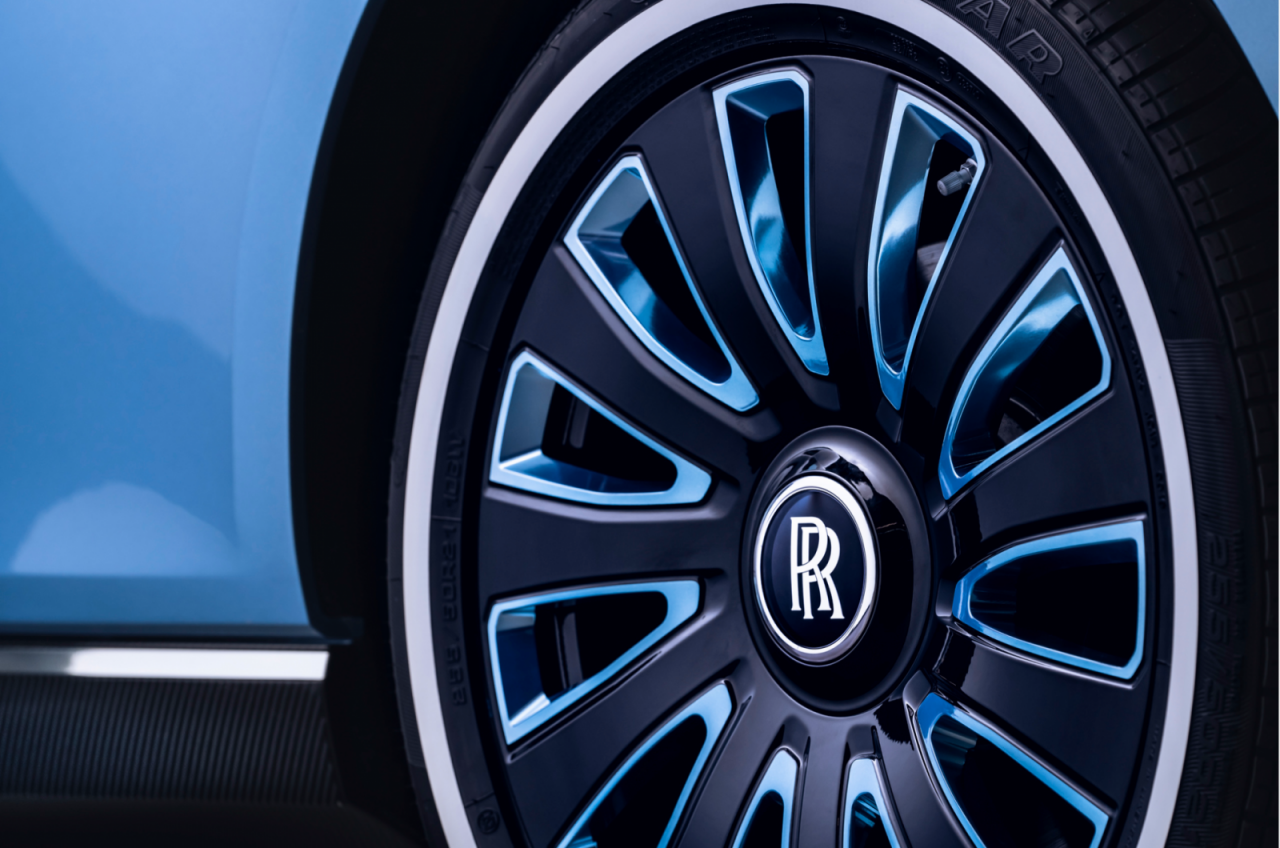 Rolls-Royce trình làng xe siêu sang mui trần mới mang tên ‘Boat Tail’ Rolls-Royce trình làng xe siêu sang mui trần mới mang tên ‘Boat Tail’