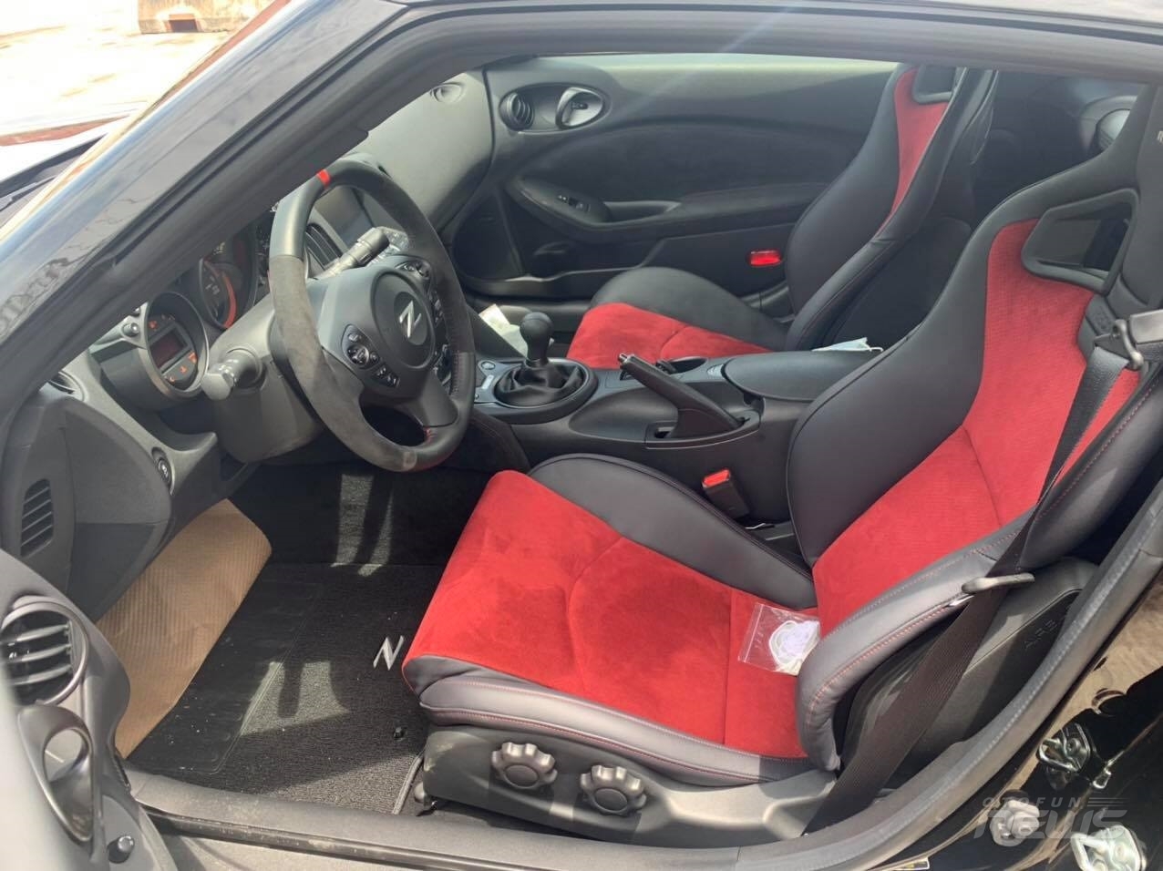 Nissan 370Z bản Nismo, mạnh 350 mã lực có mặt tại Việt Nam Nissan 370Z bản Nismo, mạnh 350 mã lực có mặt tại Việt Nam