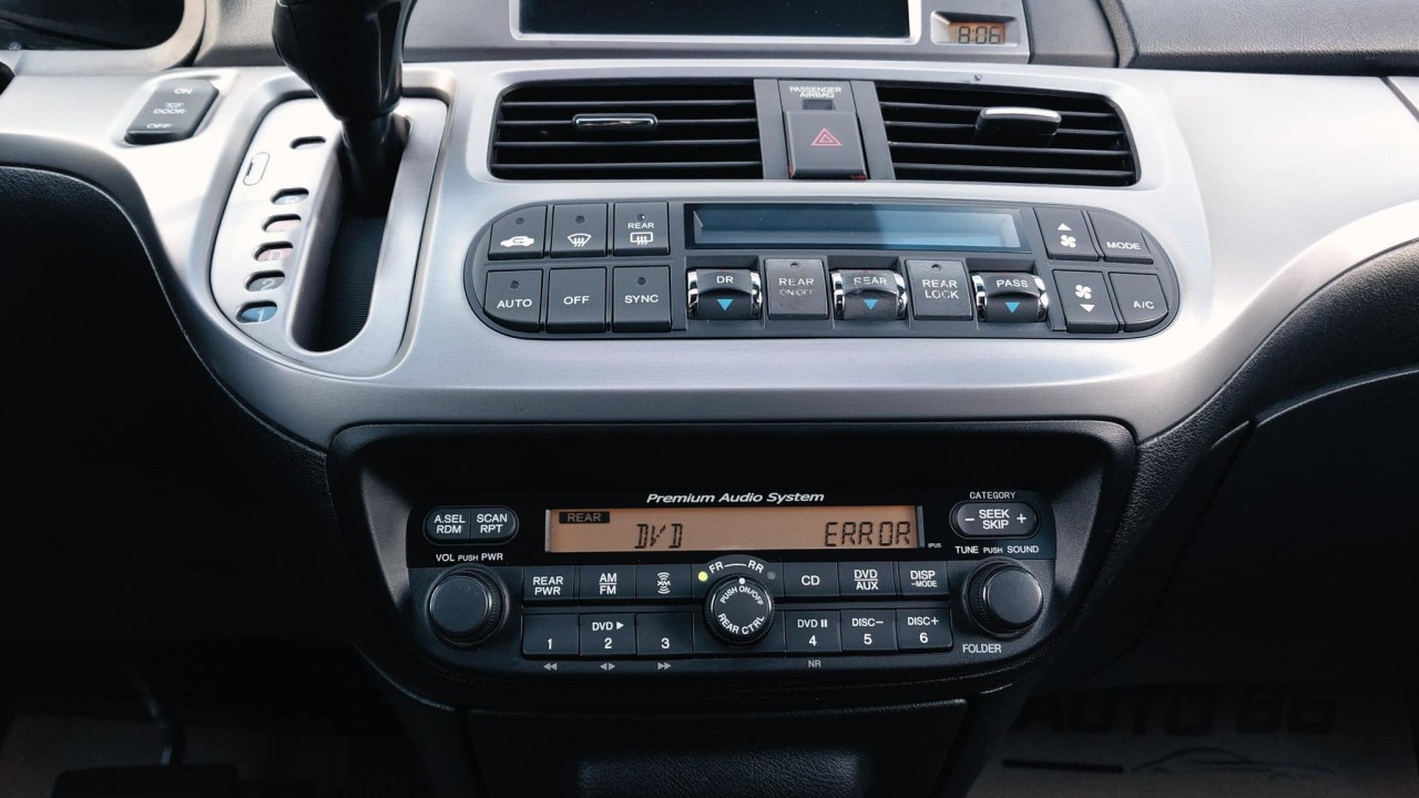 Honda Odyssey Touring 14 năm tuổi có giá chưa tới 600 triệu đồng Honda Odyssey Touring 14 năm tuổi có giá chưa tới 600 triệu đồng