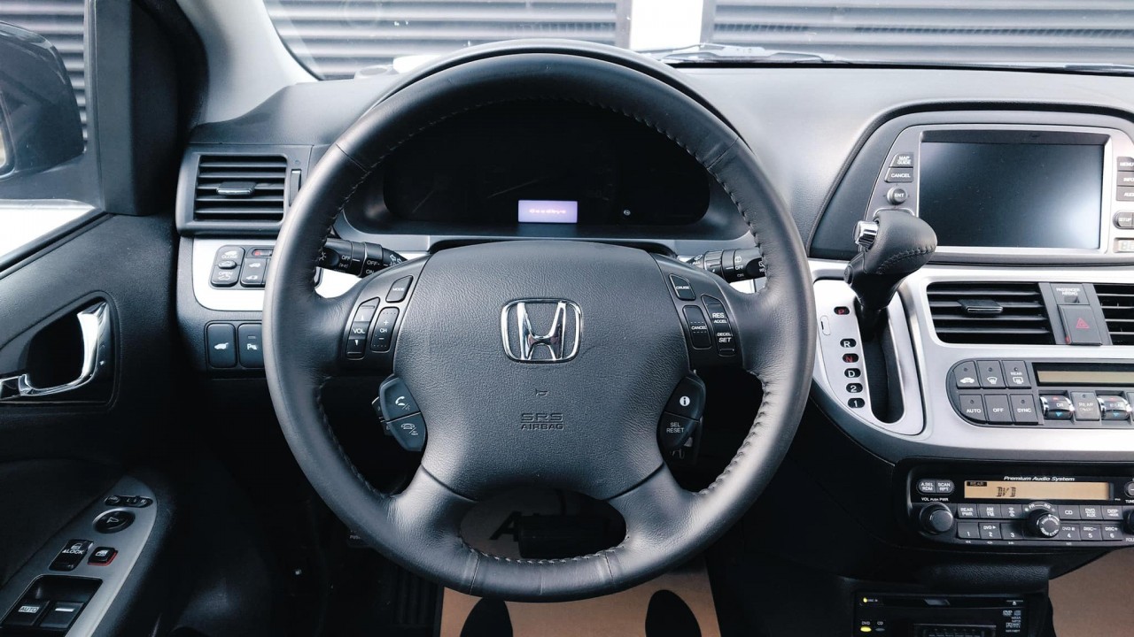 Honda Odyssey Touring 14 năm tuổi có giá chưa tới 600 triệu đồng Honda Odyssey Touring 14 năm tuổi có giá chưa tới 600 triệu đồng