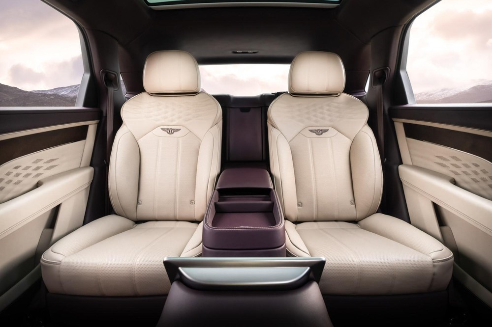 Bentley Bentayga EWB ra mắt với khoang nội thất rộng nhất phân khúc Bentley Bentayga EWB ra mắt với khoang nội thất rộng nhất phân khúc