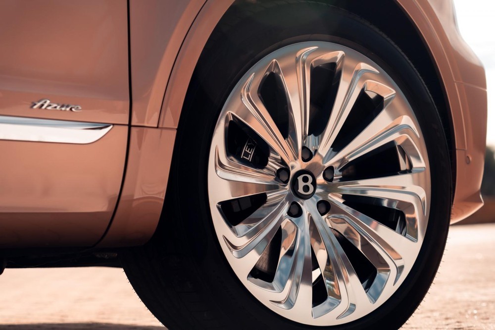 Bentley Bentayga EWB ra mắt với khoang nội thất rộng nhất phân khúc Bentley Bentayga EWB ra mắt với khoang nội thất rộng nhất phân khúc