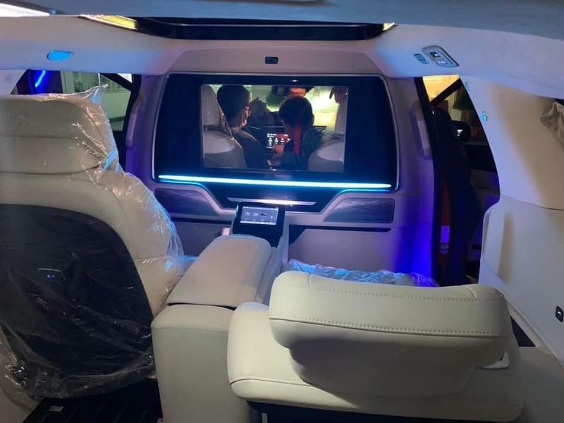 Đại lý bắt đầu nhận cọc Kia Carnival Royal