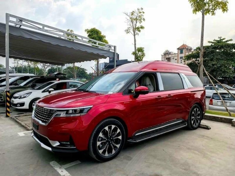Đại lý bắt đầu nhận cọc Kia Carnival Royal