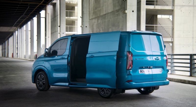 Ford E-Transit Custom 2023 ra mắt: Đi được 380km/lần sạc Ford E-Transit Custom 2023 ra mắt: Đi được 380km/lần sạc