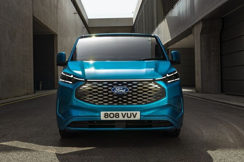 Ford E-Transit Custom 2023 ra mắt: Đi được 380km/lần sạc Ford E-Transit Custom 2023 ra mắt: Đi được 380km/lần sạc