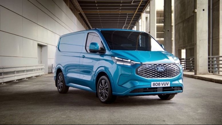Ford E-Transit Custom 2023 ra mắt: Đi được 380km/lần sạc