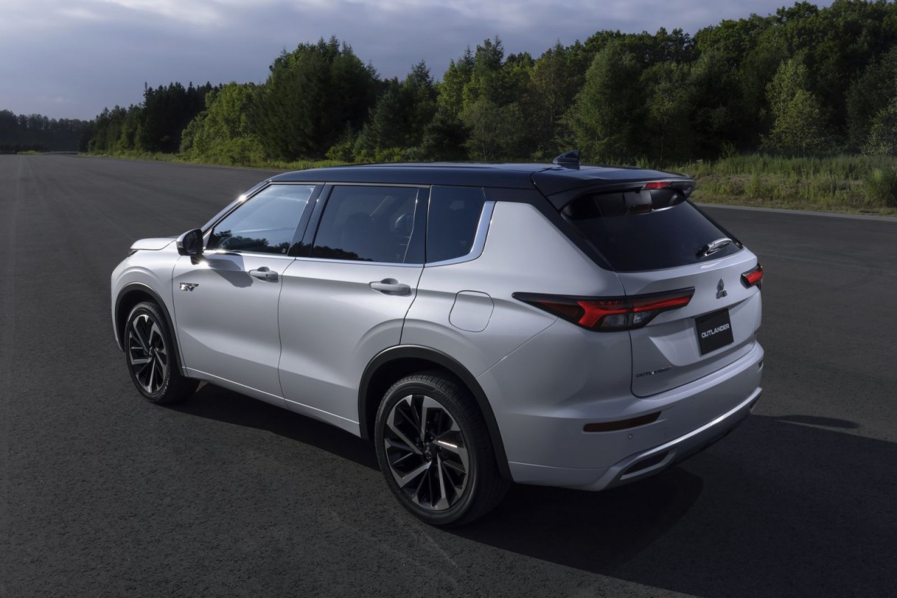 Outlander Plug-In Hybrid 2023 sẽ là mẫu xe tiên tiến nhất của Mitsubishi
