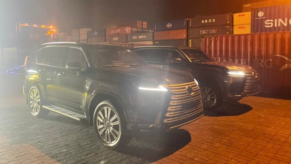 Cặp đôi Lexus LX600 Ultra Luxury cập bến Việt Nam