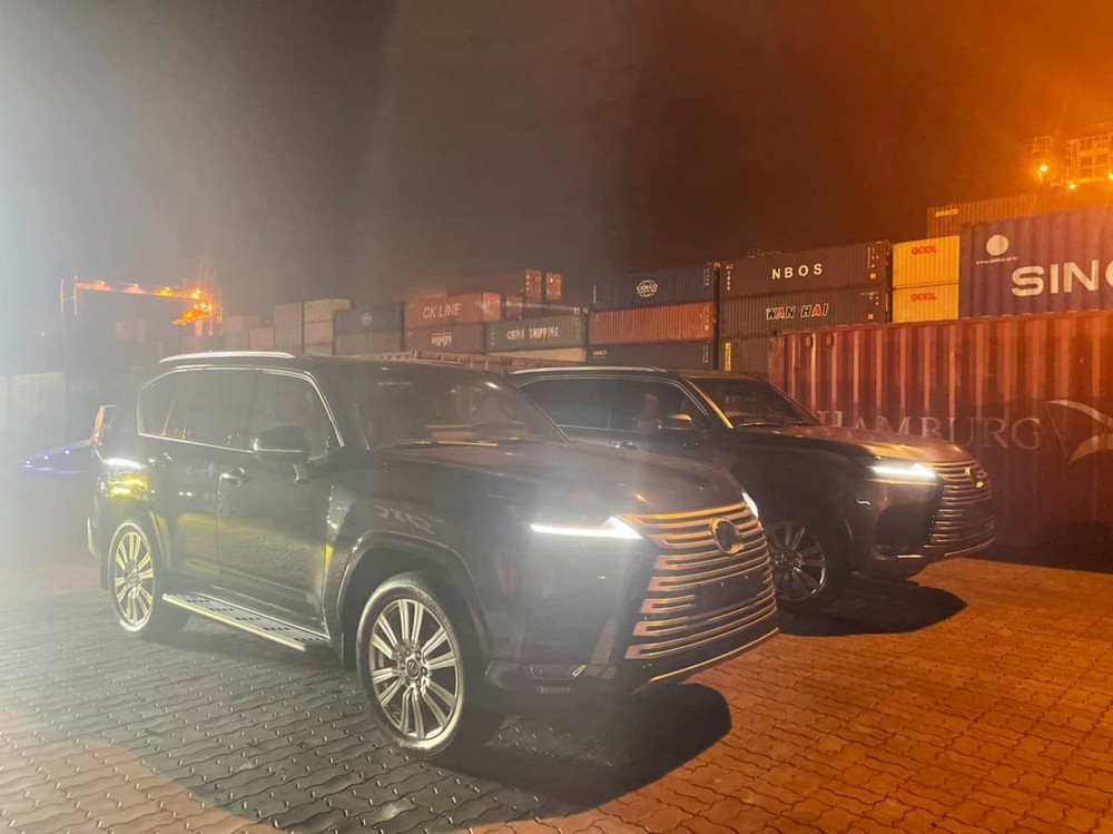 Cặp đôi Lexus LX600 Ultra Luxury cập bến Việt Nam Cặp đôi Lexus LX600 Ultra Luxury cập bến Việt Nam