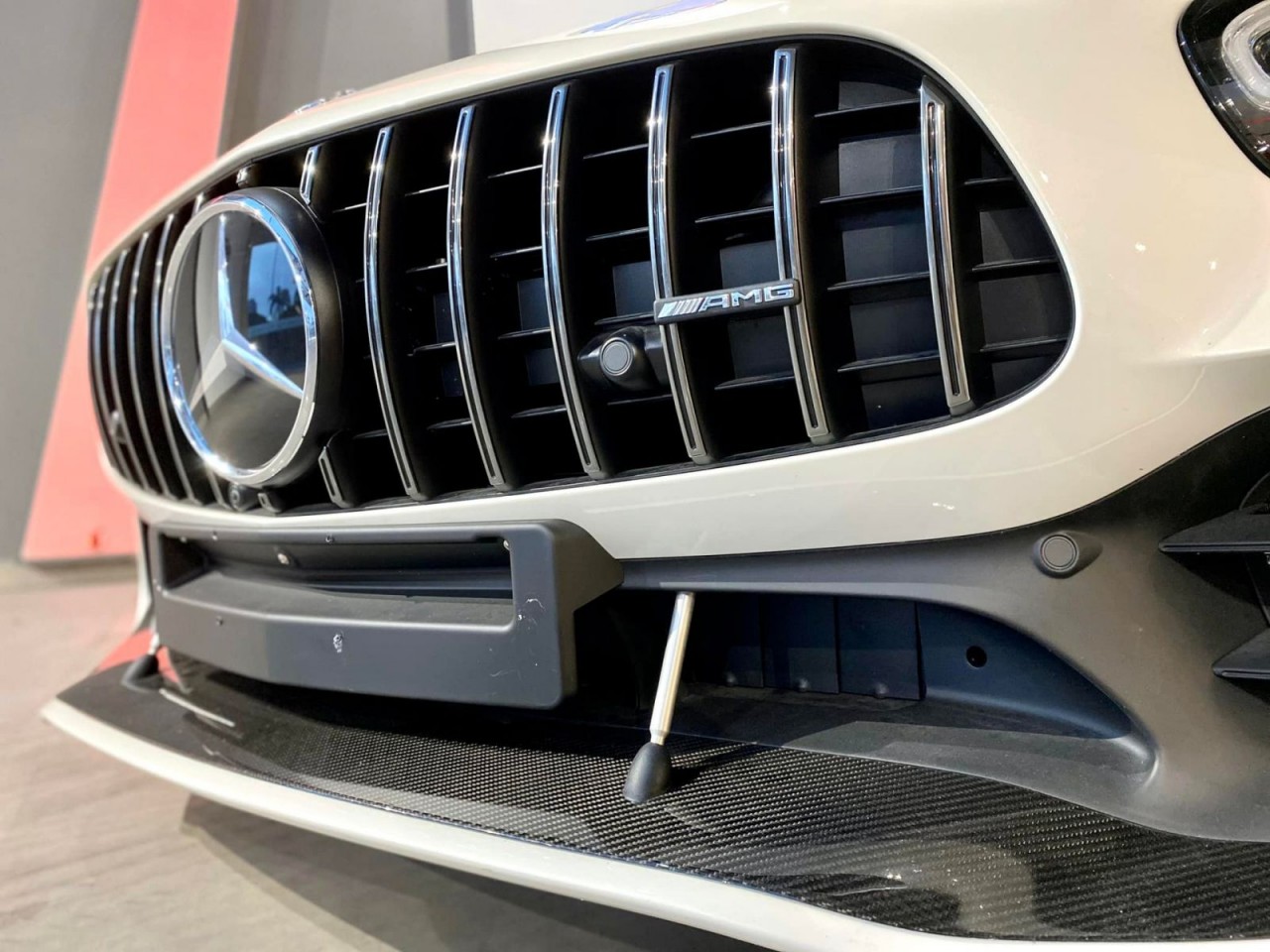 Cận cảnh Mercedes-AMG GT R Pro thứ 2 tại Việt Nam Cận cảnh Mercedes-AMG GT R Pro thứ 2 tại Việt Nam