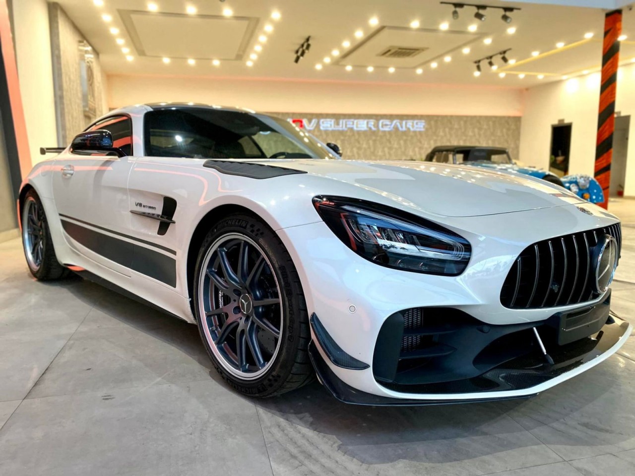 Cận cảnh Mercedes-AMG GT R Pro thứ 2 tại Việt Nam Cận cảnh Mercedes-AMG GT R Pro thứ 2 tại Việt Nam