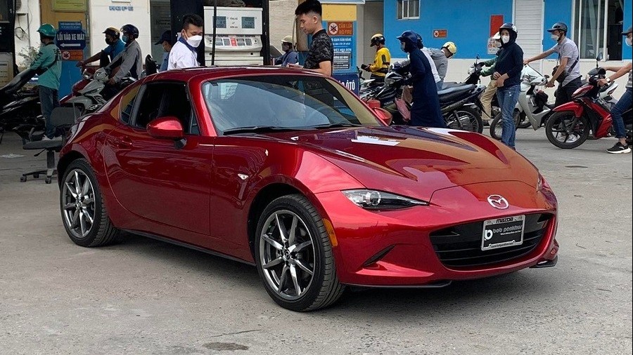 Xe thể thao Mazda MX-5 RF 2022 đầu tiên về Việt Nam