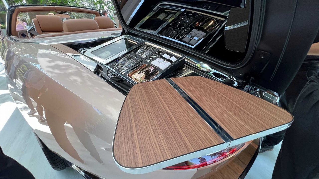 Cận cảnh xe siêu sang Rolls-Royce Boat Tail thứ 2 với giá 28 triệu USD