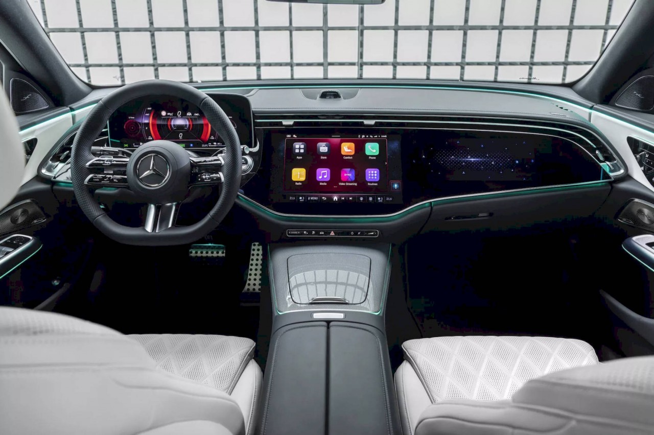 Cận cảnh Mercedes-Benz E-Class 2024 thế hệ mới ra mắt Cận cảnh Mercedes-Benz E-Class 2024 thế hệ mới ra mắt