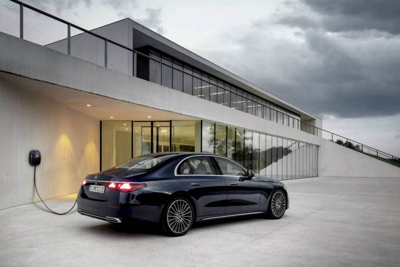 Cận cảnh Mercedes-Benz E-Class 2024 thế hệ mới ra mắt Cận cảnh Mercedes-Benz E-Class 2024 thế hệ mới ra mắt