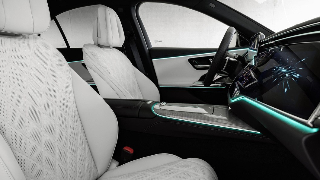 Cận cảnh Mercedes-Benz E-Class 2024 thế hệ mới ra mắt Cận cảnh Mercedes-Benz E-Class 2024 thế hệ mới ra mắt