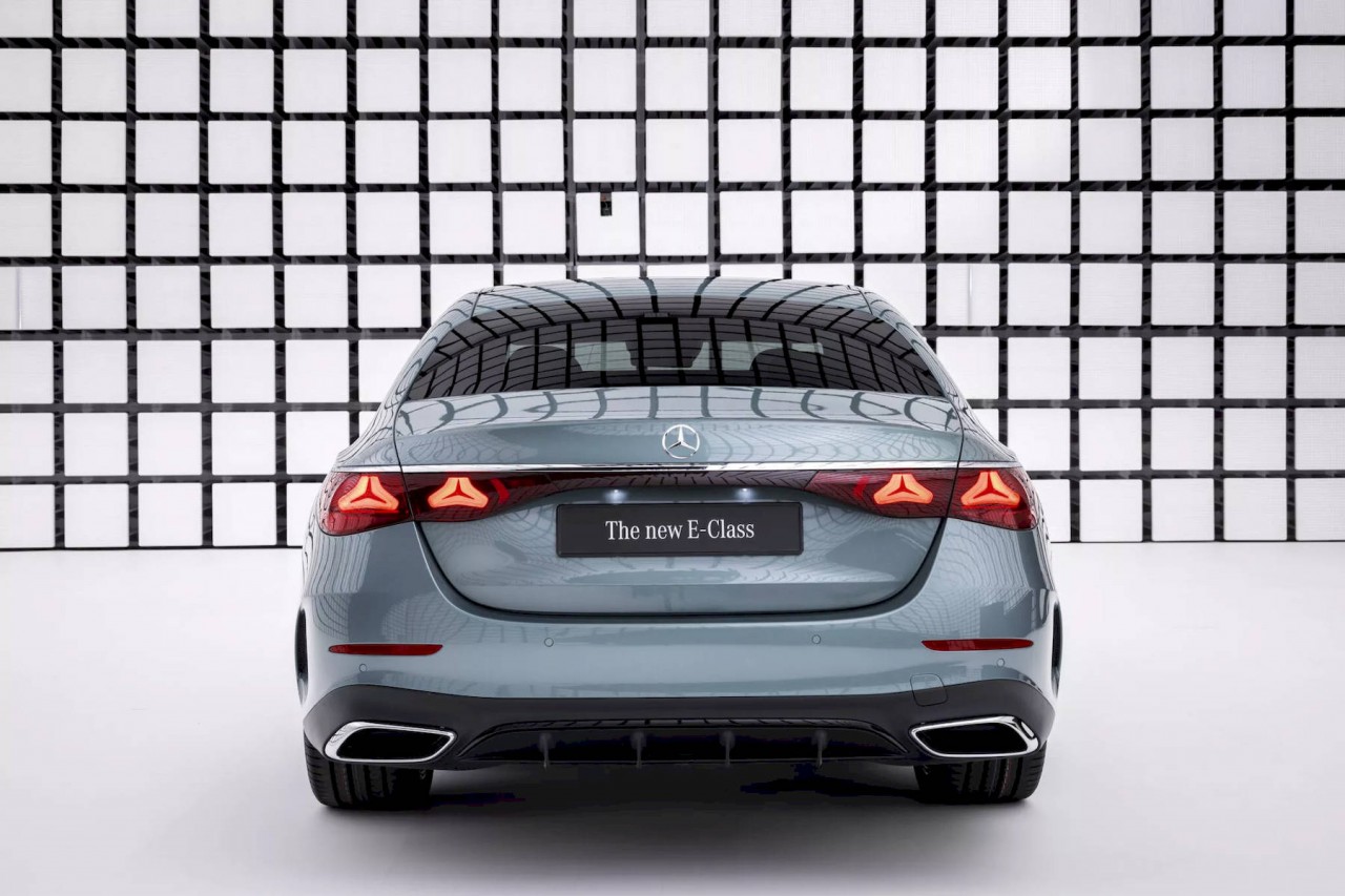 Cận cảnh Mercedes-Benz E-Class 2024 thế hệ mới ra mắt Cận cảnh Mercedes-Benz E-Class 2024 thế hệ mới ra mắt
