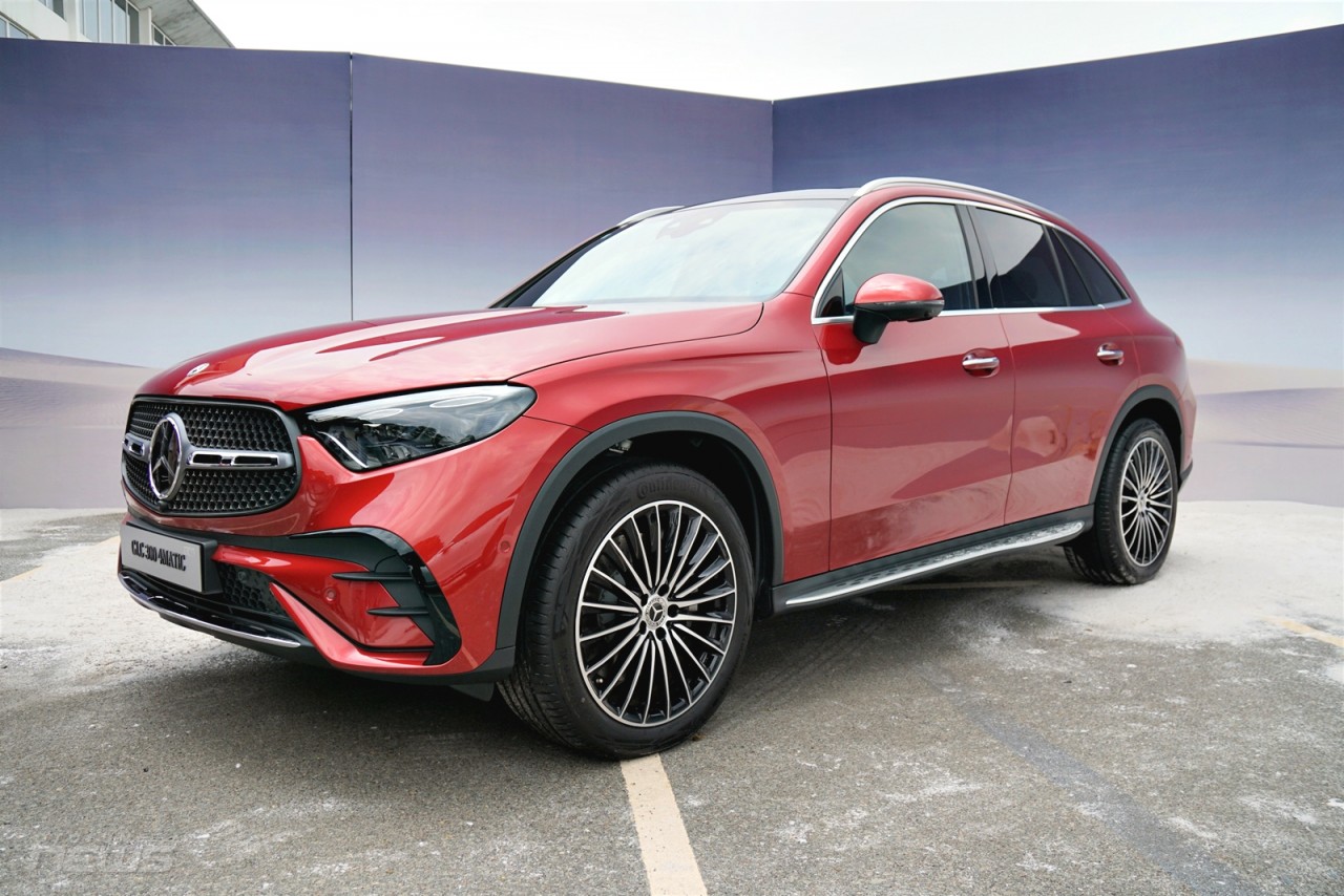 Cận cảnh Mercedes-Benz GLC 300 4MATIC giá 2,8 tỷ đồng Cận cảnh Mercedes-Benz GLC 300 4MATIC giá 2,8 tỷ đồng