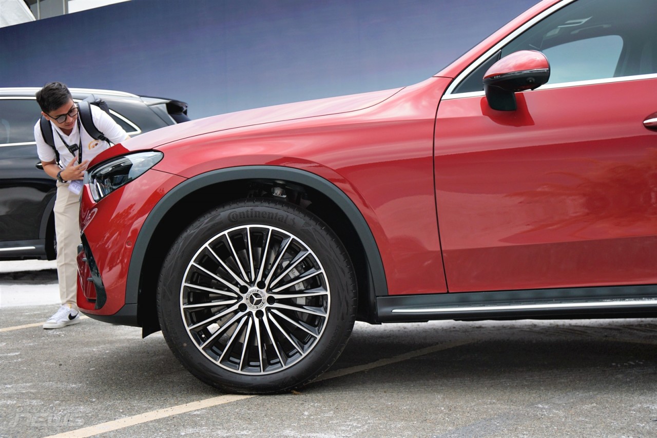 Cận cảnh Mercedes-Benz GLC 300 4MATIC giá 2,8 tỷ đồng