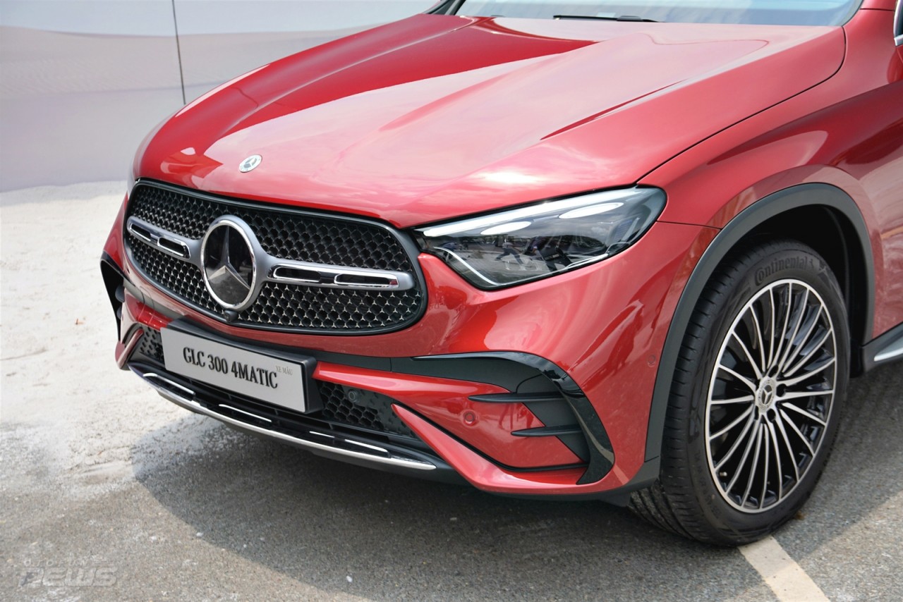 Cận cảnh Mercedes-Benz GLC 300 4MATIC giá 2,8 tỷ đồng
