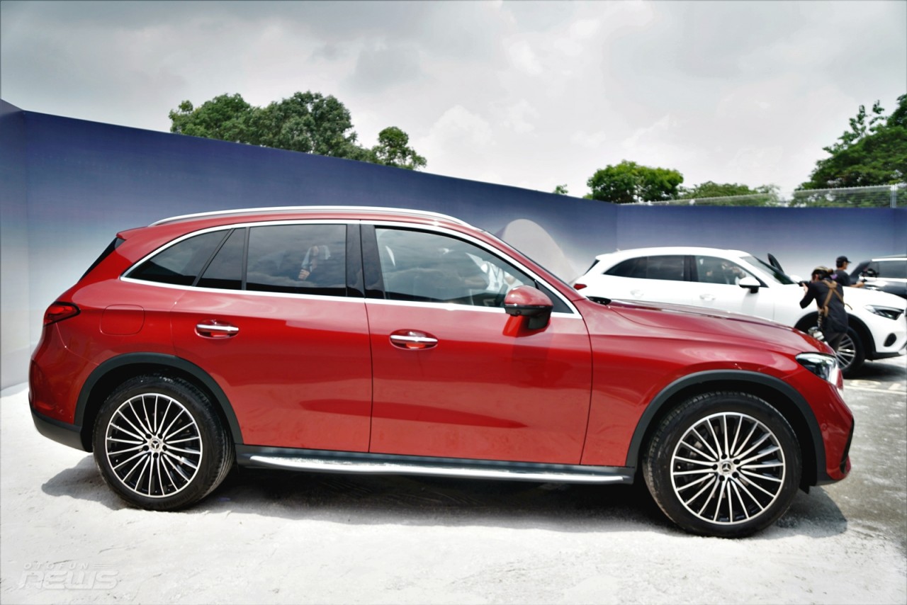 Cận cảnh Mercedes-Benz GLC 300 4MATIC giá 2,8 tỷ đồng