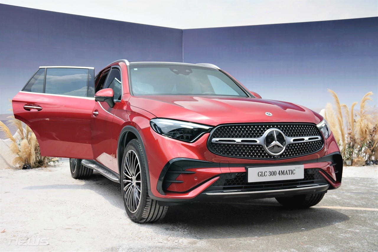 Cận cảnh Mercedes-Benz GLC 300 4MATIC giá 2,8 tỷ đồng