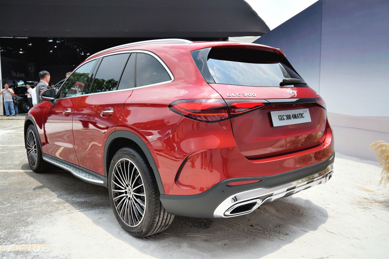 Cận cảnh Mercedes-Benz GLC 300 4MATIC giá 2,8 tỷ đồng