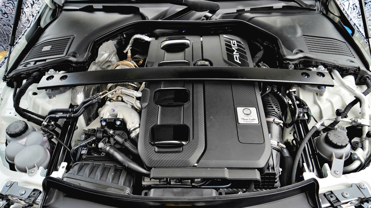 Cận cảnh xe hiệu năng cao Mercedes-AMG C43 4Matic đầu tiên lắp ráp tại Việt Nam