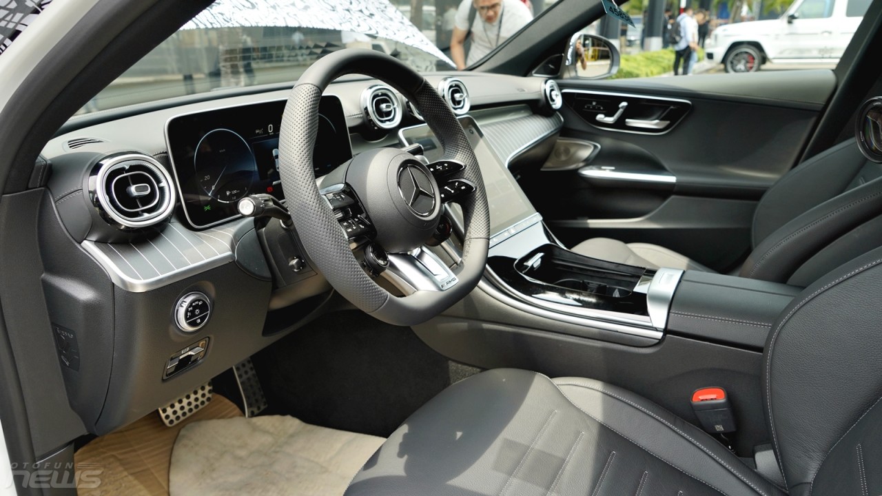 Cận cảnh xe hiệu năng cao Mercedes AMG C43 4Matic đầu tiên lắp ráp tại Việt Nam