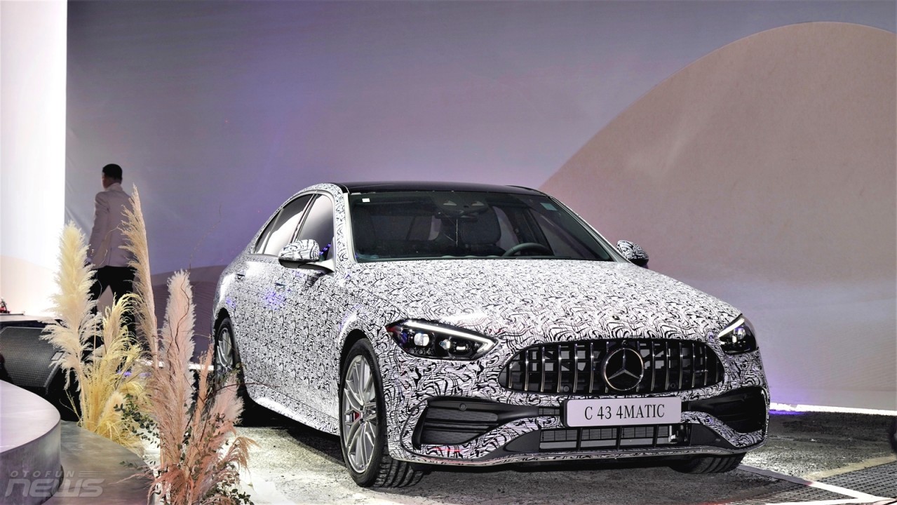 Cận cảnh xe hiệu năng cao Mercedes-AMG C43 4Matic đầu tiên lắp ráp tại Việt Nam
