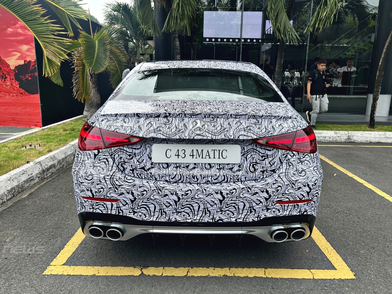 Cận cảnh xe hiệu năng cao Mercedes-AMG C43 4Matic đầu tiên lắp ráp tại Việt Nam