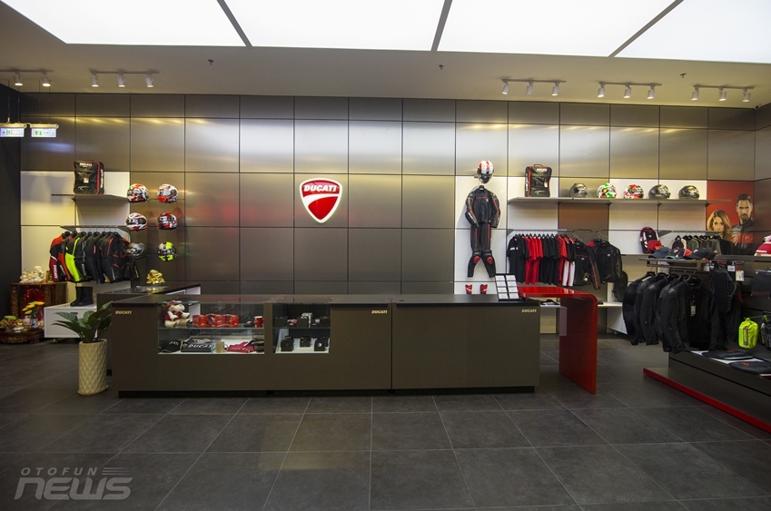 showroom ducati lon nhat viet nam di vao hoat dong
