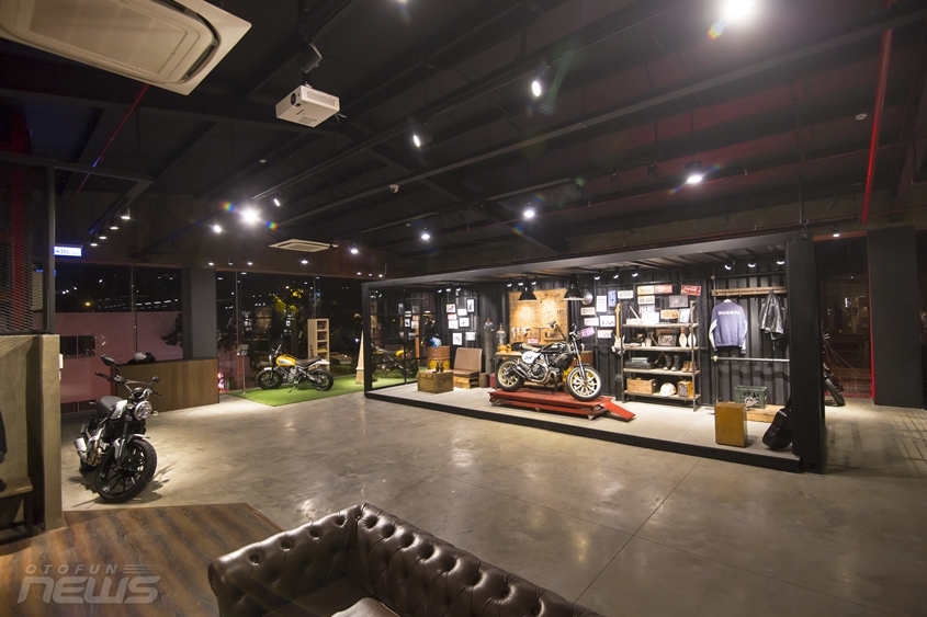 showroom ducati lon nhat viet nam di vao hoat dong
