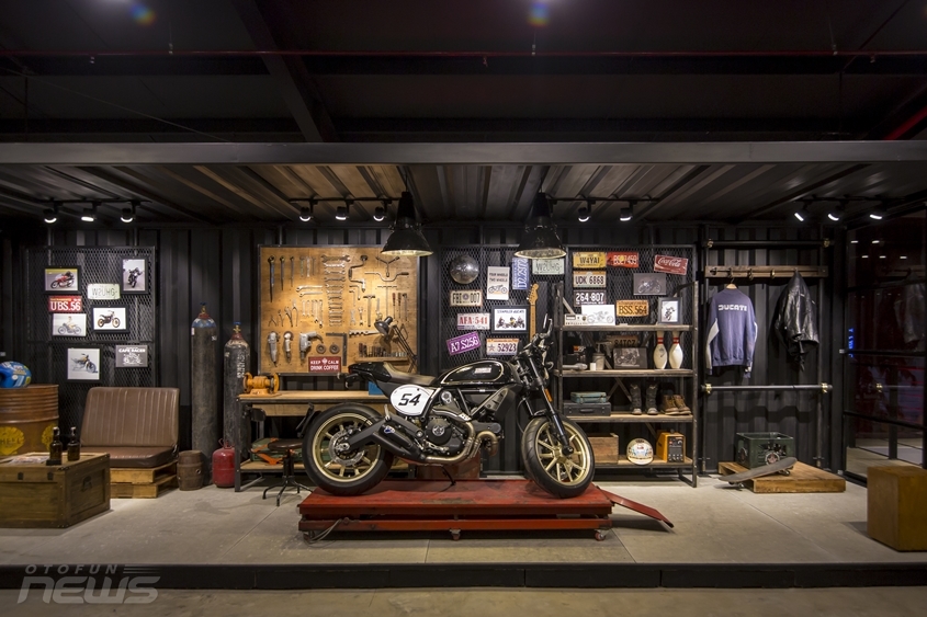 showroom ducati lon nhat viet nam di vao hoat dong