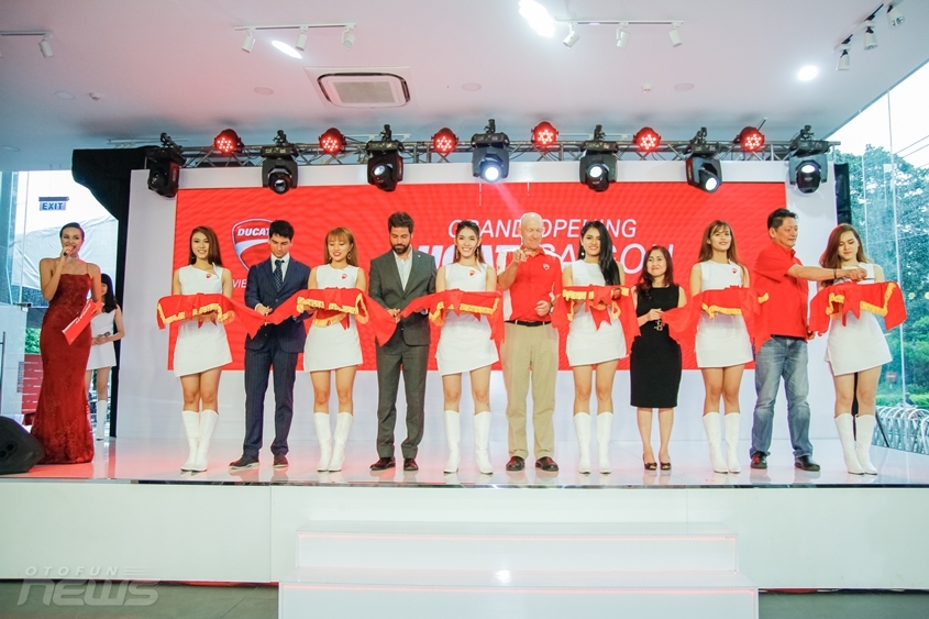 showroom ducati lon nhat viet nam di vao hoat dong