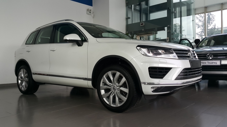 volkswagen viet nam giam gia xe hua hen tro lai thi truong trong nuoc