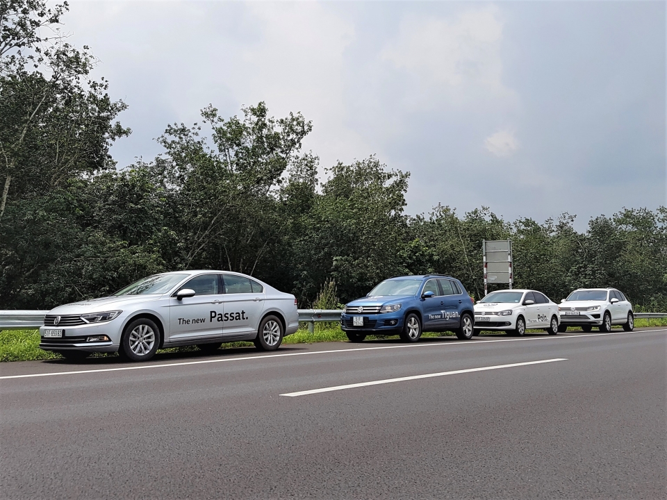 volkswagen viet nam giam gia xe hua hen tro lai thi truong trong nuoc