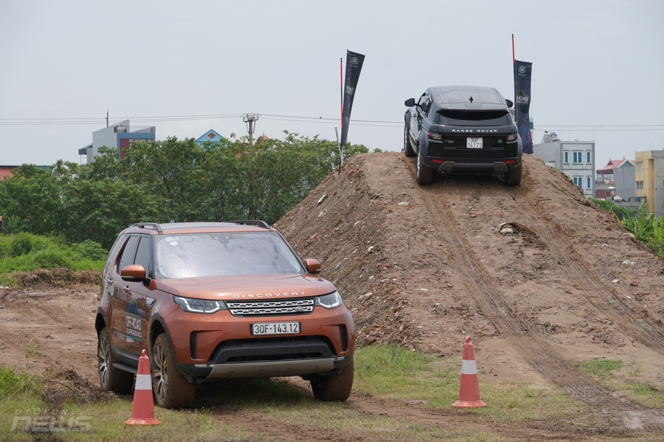 Thử cảm giác lội bùn với dàn xe địa hình Land Rover trị giá hơn 30 tỷ thu cam giac loi bun voi xe dia hinh cao cap land rover