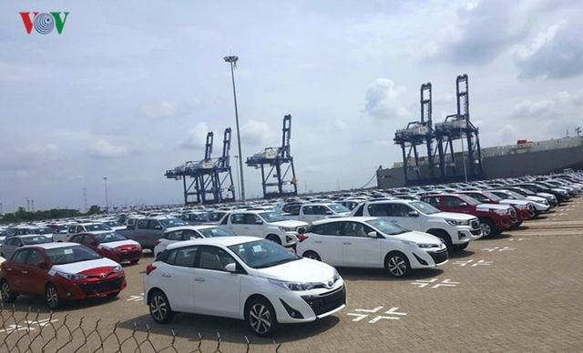 can canh lo xe toyota va mitsubishi huong thue 0 ve viet nam