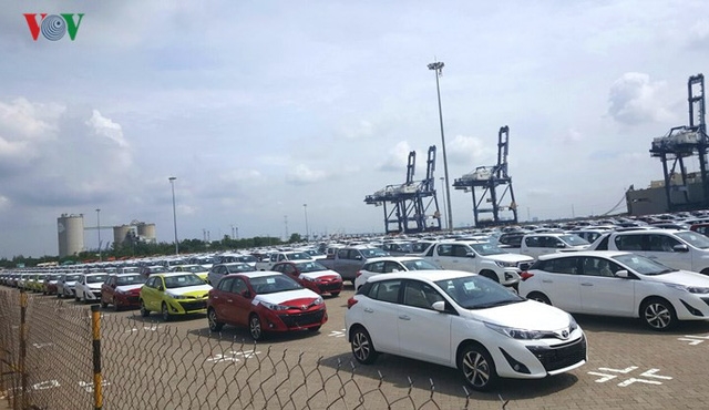 can canh lo xe toyota va mitsubishi huong thue 0 ve viet nam