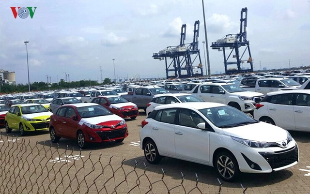 can canh lo xe toyota va mitsubishi huong thue 0 ve viet nam