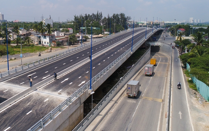 Đường vào cảng Cát Lái thông thoáng ngày cầu vượt hoàn thành duong vao cang cat lai thong thoang ngay cau vuot hoan thanh