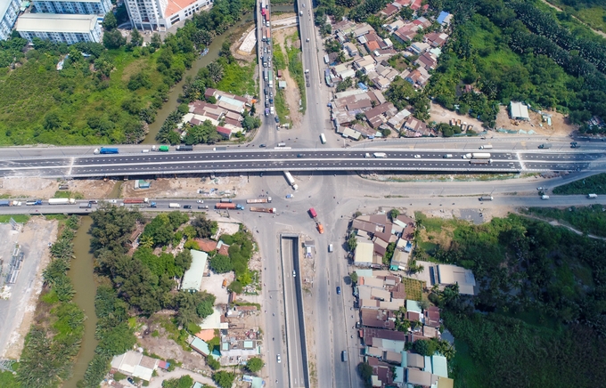 Đường vào cảng Cát Lái thông thoáng ngày cầu vượt hoàn thành duong vao cang cat lai thong thoang ngay cau vuot hoan thanh